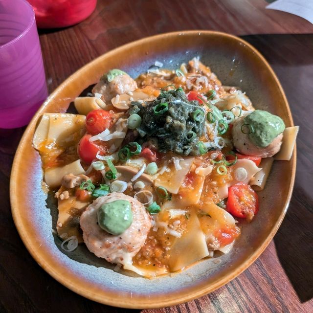 「華山町 餐酒館」藝文特區旁的時尚驛站