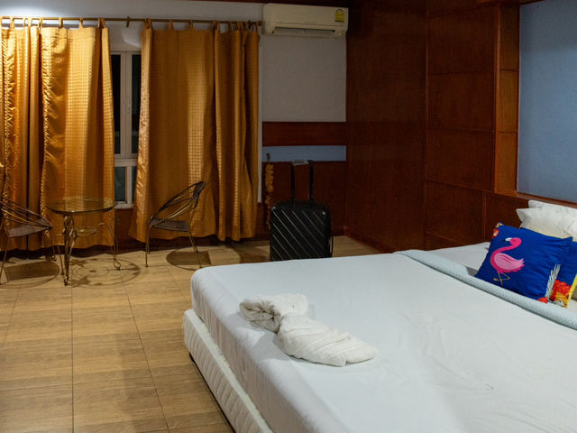 T.W.Seaview Hotel ท่าศาลา ที่พักดีราคาถูก