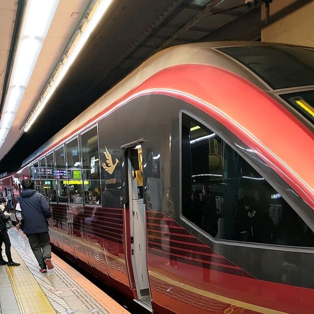 日本鐵道｜奔馳在大阪與名古屋鐵道上的紅色跑車—近鐵火之鳥(ひのとり)