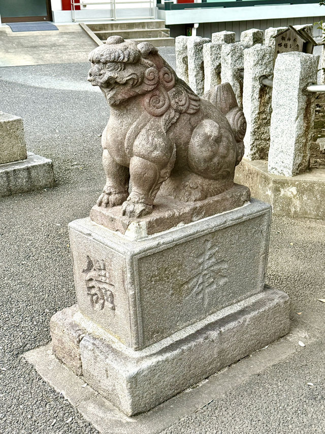 【東京都】赤で統一された境内