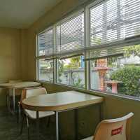 Curb Cafe คาเฟ่ในบ้านสไตล์มินิมอล