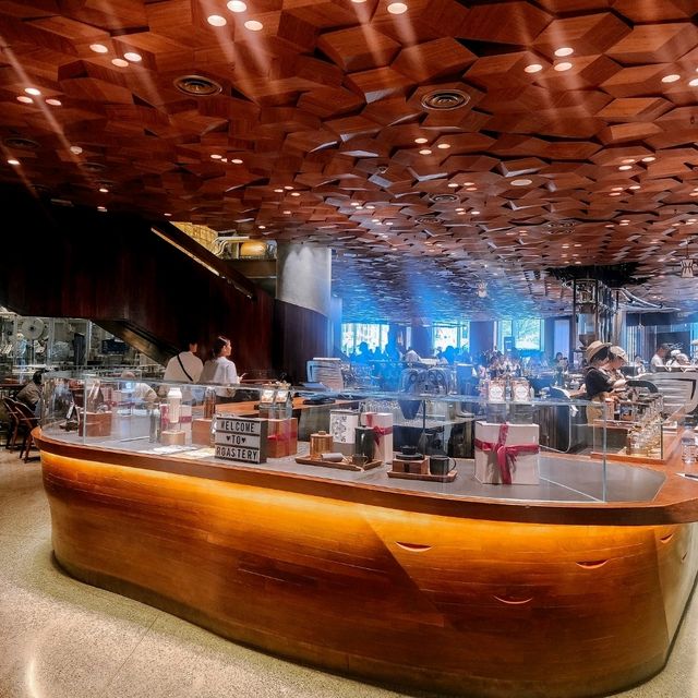 พาเที่ยว Starbucks Shanghai ใหญ่อันดับ2ของโลก!