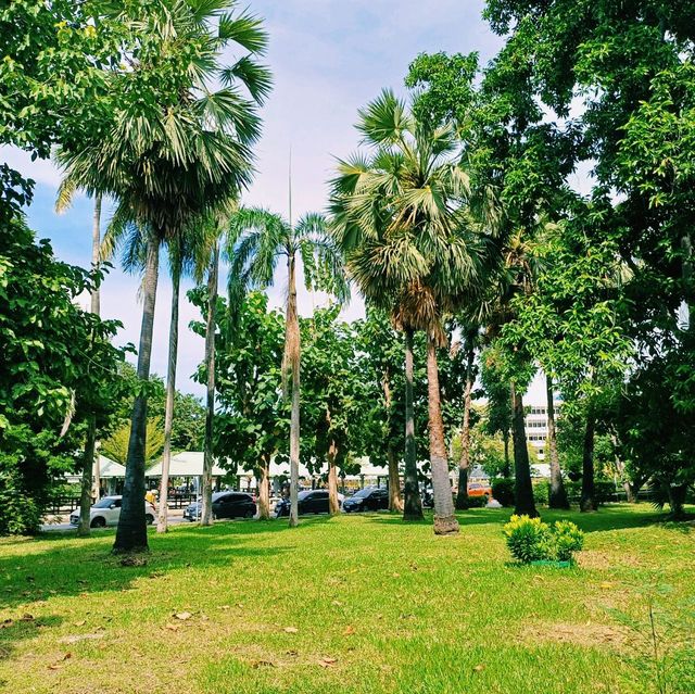 泰國曼谷大學校園景點:Ramkhamhaeng University，特色湖心廟宇建築，適合拍照📸打卡親子遊