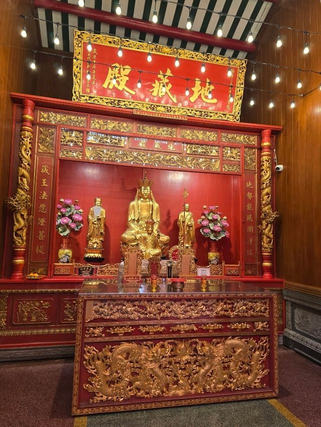 วัดเล่งเน่ยยี่ ศูนย์รวมความศรัทธาใจกลางเยาวราช