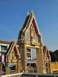 วัดจันทร์ตะวันตก วัดเก่าแก่ริมแม่น้ำน่าน