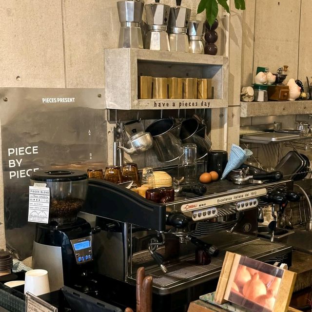 Pieces café & bed 🏠✨💛