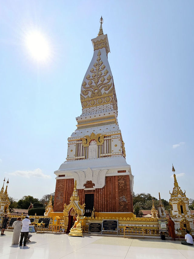 ไหว้พระ ขอพร วัดพระธาตุพนม