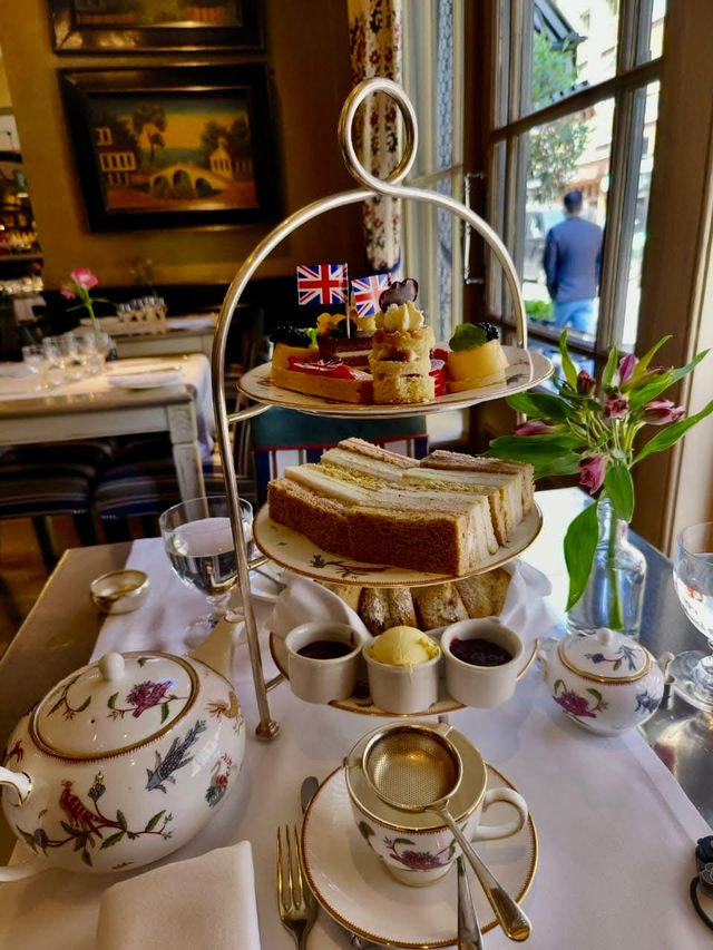 到The Savoy’s 體驗英國下午茶的氣氛和氛圍！
