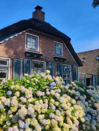 🌿🚣 Discover the Fairytale Village of Giethoorn, Netherlands! 🏡✨