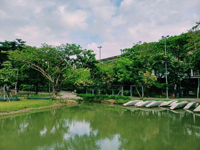 泰國曼谷市中心著名城市綠洲湖泊公園景點：朱拉隆功大學百年世紀公園，歐式園林藝術風格，適合打卡拍照📸親子遊