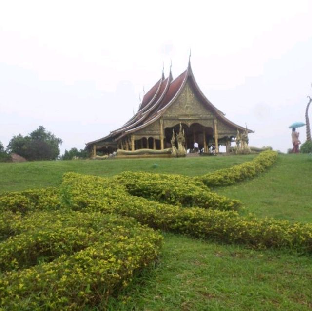 วัดสิรินธรวรารามภูพร้าว (วัดเรืองแสง)
