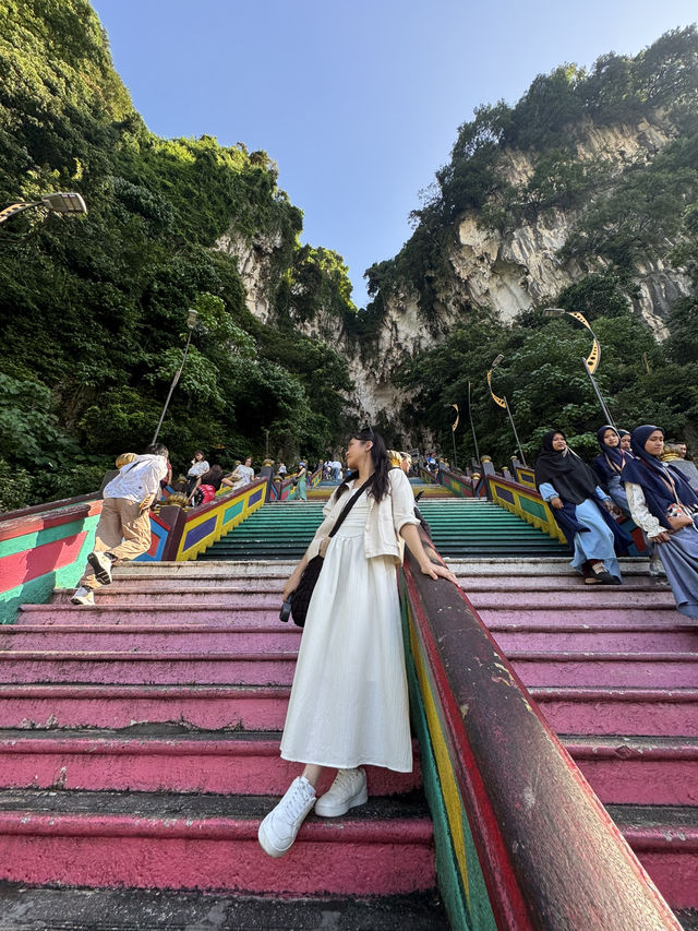 Batu Caves: A Majestic Stairway to Malaysia’s Hidden Wonders