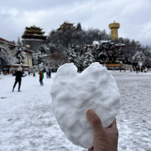 Discover Heavenly China: My Enchanting Journey to Shangri-La, the Land of Eternal Serenity