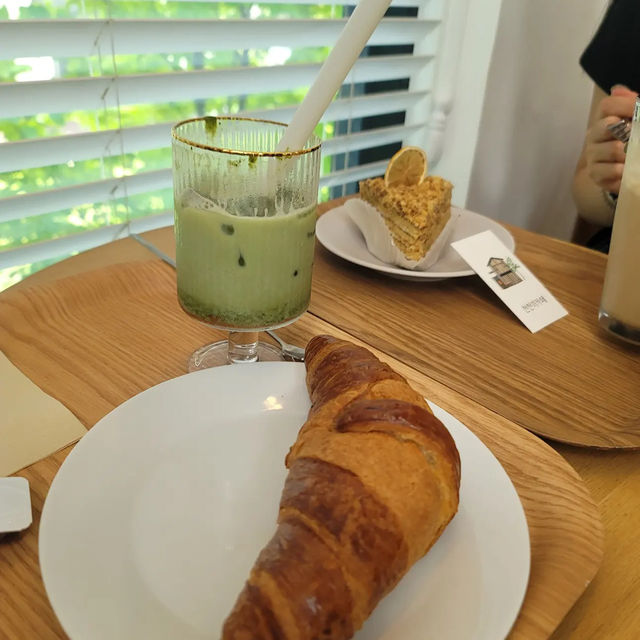 Cheoncheonhee Cafe