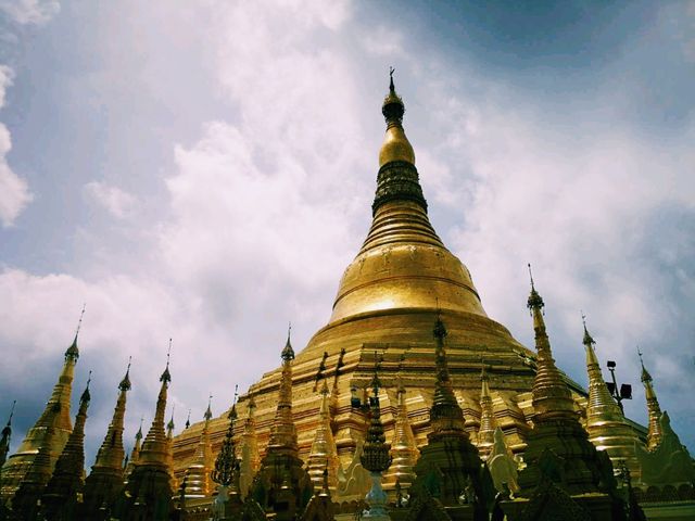 緬甸仰光著名景點大金塔 ရွှေတိဂုံစေတီတော်，適合打卡拍照📸