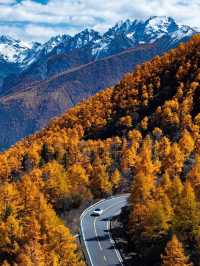 Discover and explore stunning landscapes at Daocheng Yading