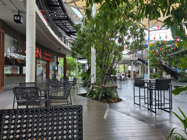 ที่นั่งชิลล์ฮีลใจ ย่านถนนประดิษฐ์มนูธรรม