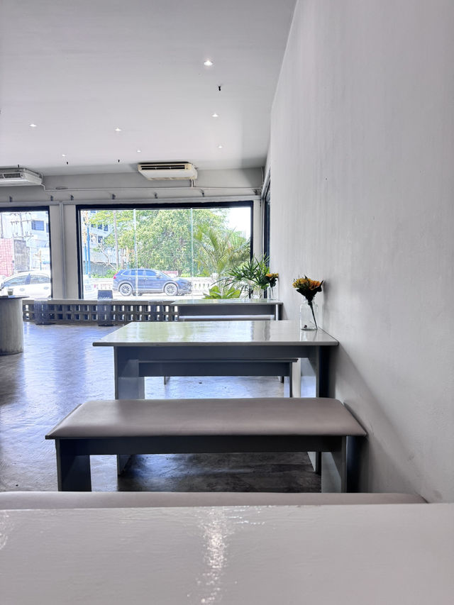 N Slow Bar at Phayao