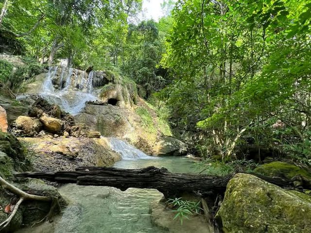 น้ำตกเอราวัณ (Erawan Waterfall)