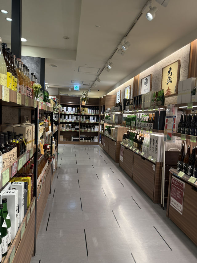 高崎駅直結「群馬いろは」で群馬の魅力を満喫—地酒試飲から伝統工芸品まで揃うアンテナショップ