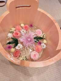 【京都🏵️嵐山】お花を浮かべる足湯カフェで癒される♡