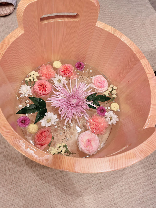 【京都🏵️嵐山】お花を浮かべる足湯カフェで癒される♡