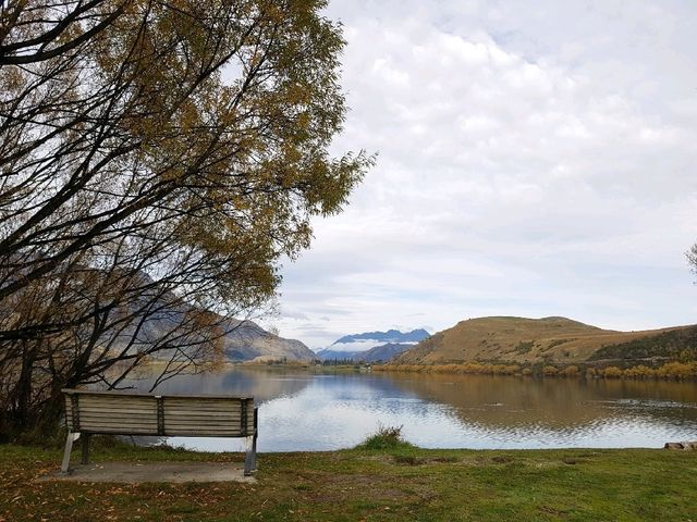Lake Hayes, a small lake in the Lake Wakatipu Basin.