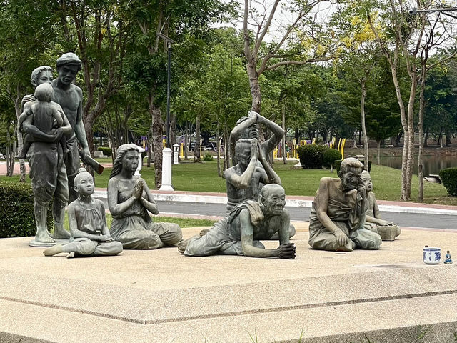 พระราชานุสาวรีย์ สมเด็จพระศรีสุริโยทัย