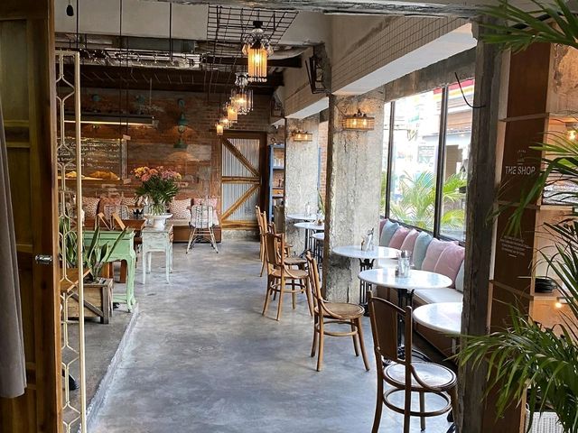 Crumb & Coaster at Kuta