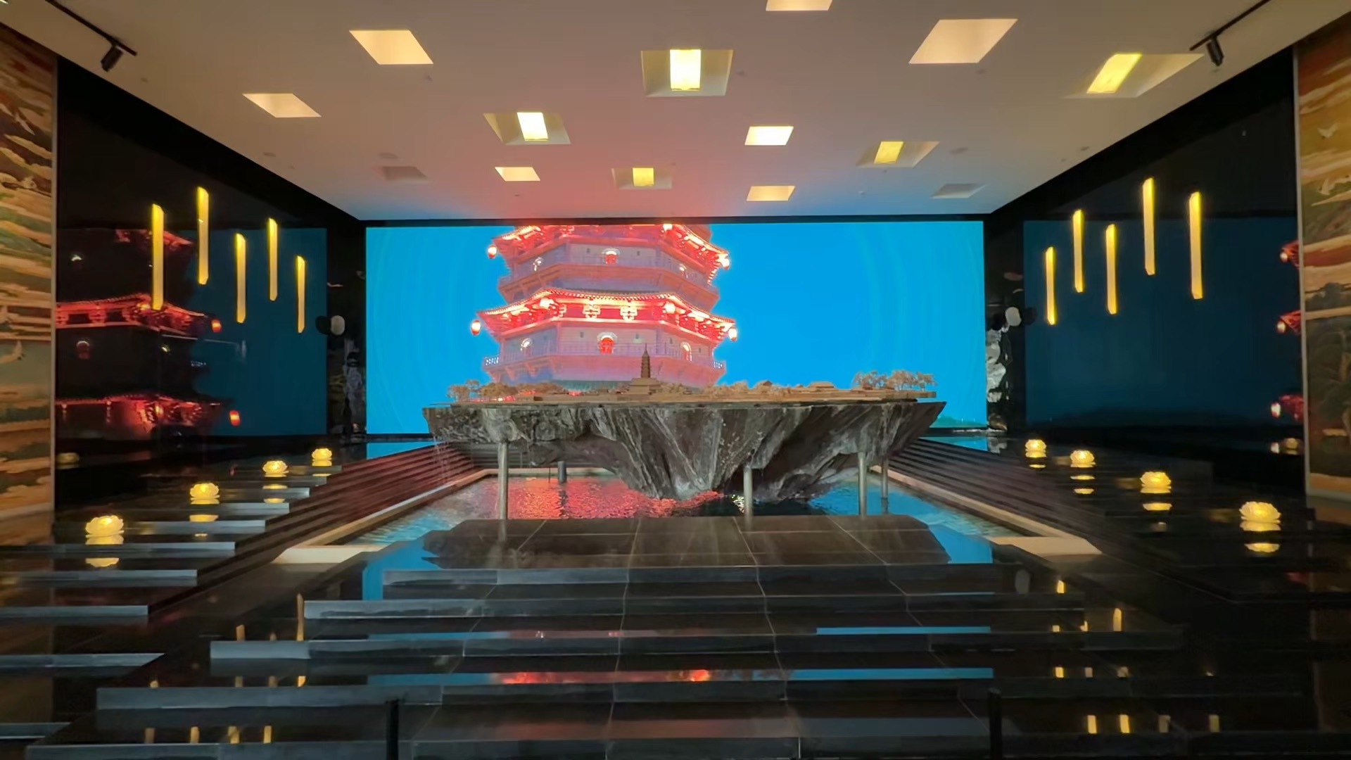去了大報恩寺，確實比我想像中的好。
在安靜祥和的氛圍中慢慢行走，感覺心靈得到了淨化。寺廟建築也非常漂亮，瓦片和樹木還殘留著歲月的痕跡，令人印象深刻。
最好玩的是發現隱藏在各處的精美雕塑和亭台樓閣。我環顧四周許久，卻不知道時間是如何流逝的。



#夏威夷航空活動