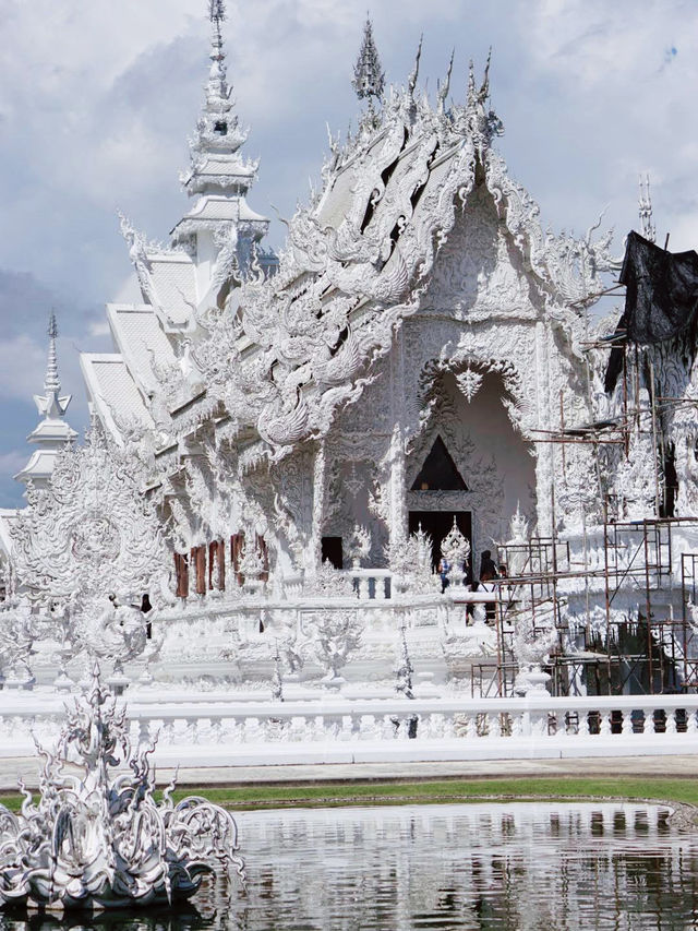 เที่ยววัดร่องขุ่น วัดดังแห่งจังหวัดเชียงราย