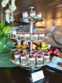  曼谷｜甜點控注意！7款精緻甜點＋驚喜越南春捲，Lebua Tower Club Lounge 下午茶太值得衝一波啦🍰🥢