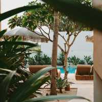 A Coastal Sanctuary of Sophisticated Tranquility