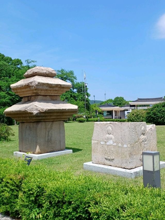 야외 정원을 걸으며 배우는 역사, 즐기는 자연