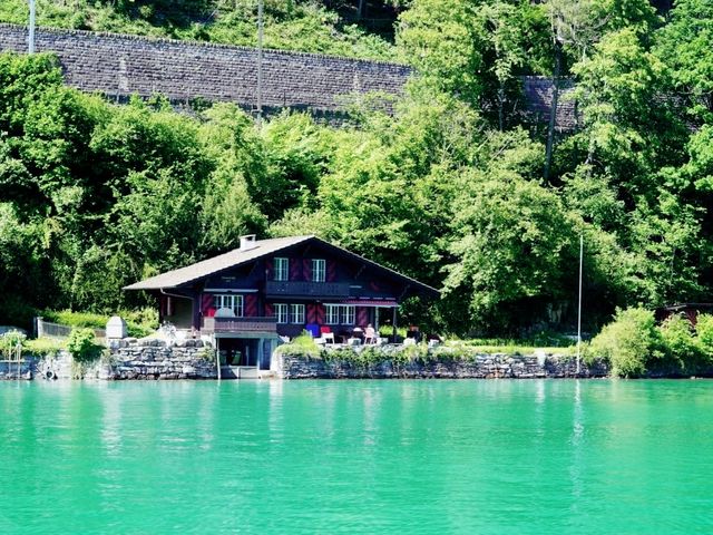 🌊 Lake Thun – A Mirror Between the Alps and the Sky
