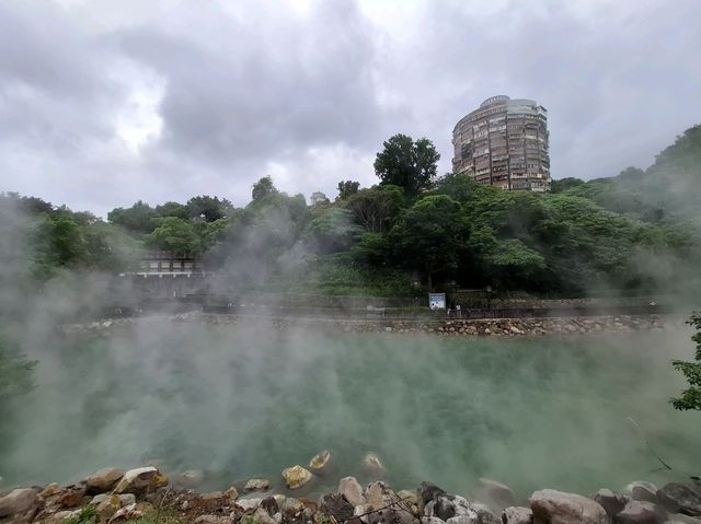 北投地熱谷是一處大自然與幻想交織的奇景地，來一趟不但能體驗天然地熱的壯觀