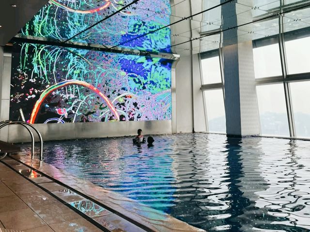 香港海景奢華酒店推薦：香港麗思卡爾頓酒店，使用trip.com預訂享受最大優惠