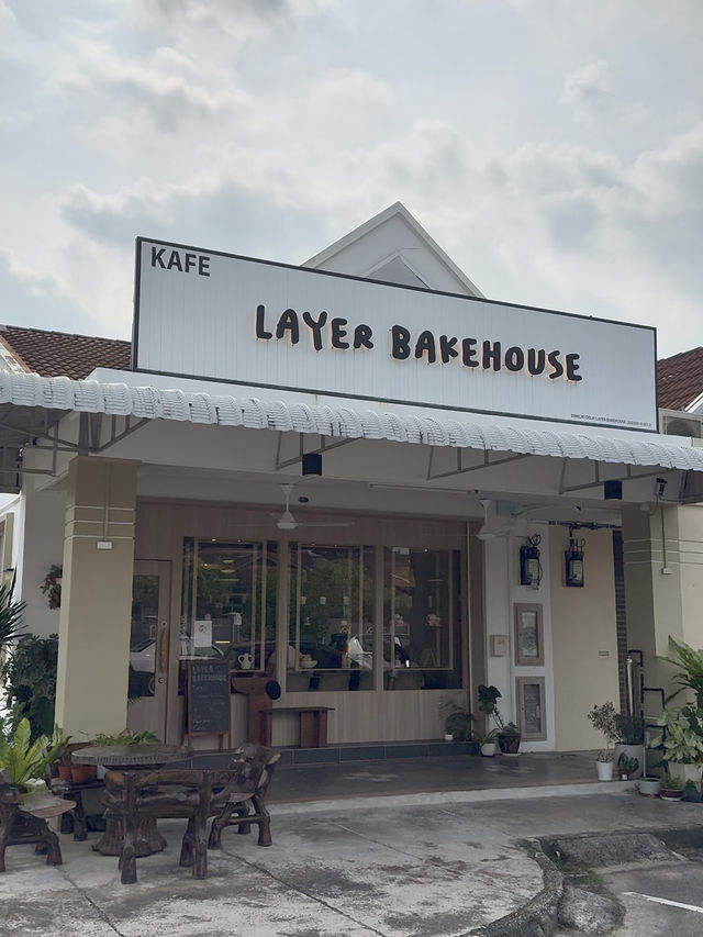 This Kampung Café Serves a Cheesecake That Screams Pistachio