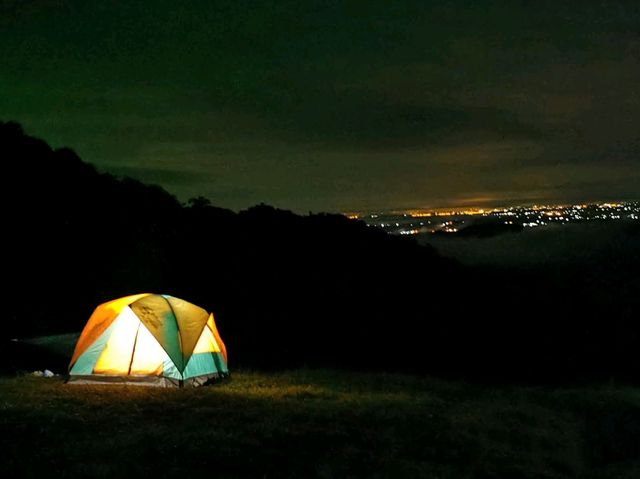 🌧️⛺️ ไร่ฝนเทียม – กางเต็นท์หน้าฝน