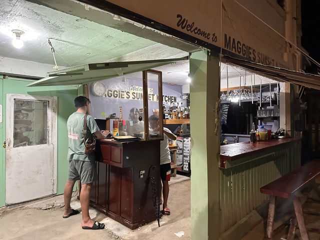 【Maggie’s Sunset Kitchen｜海辺で楽しむ絶品カリブ飯とサンセット】