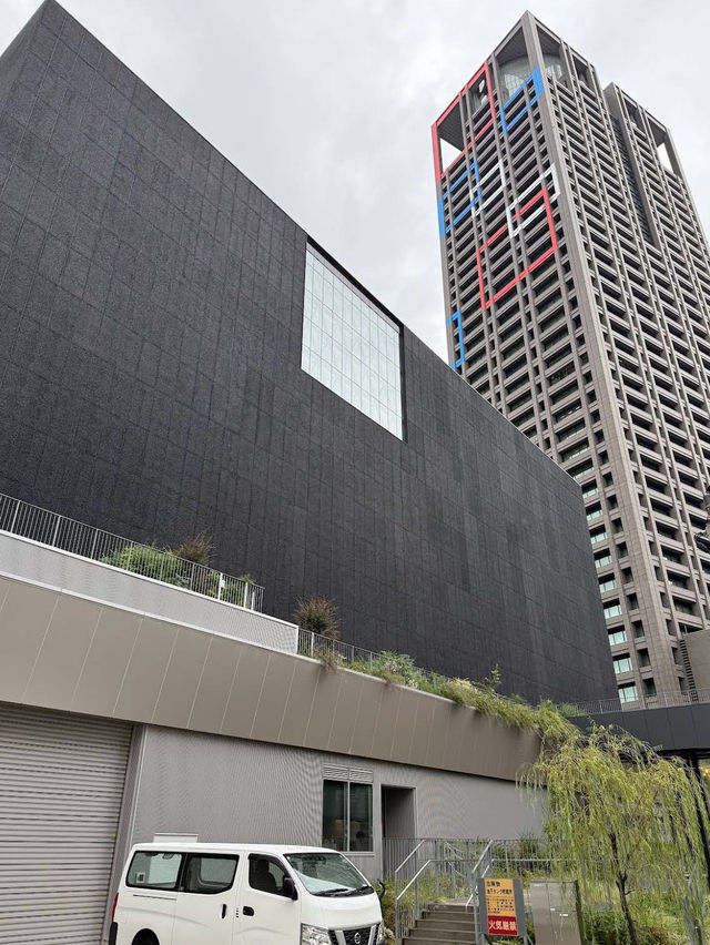 The Nakanoshima Museum of Art, also known as NAKKA