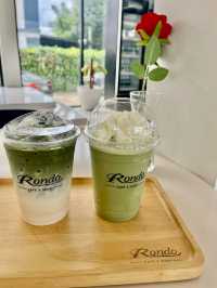 🌿 静かな運河沿いで、夕方の風とコーヒーを満喫—Rondo Cafe x Shopでリラックス