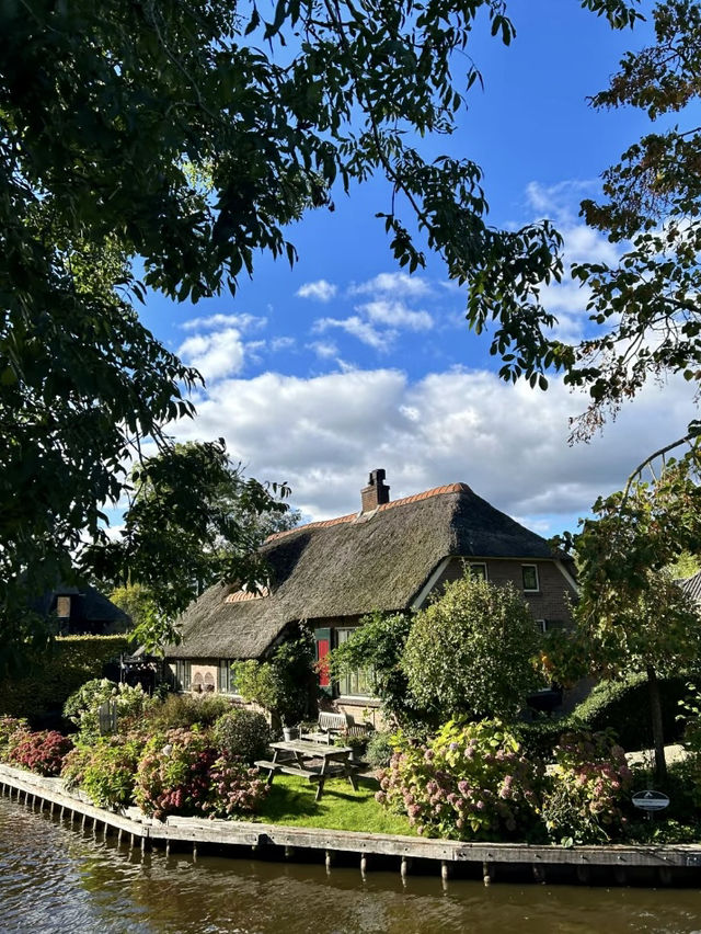 🏞️ 羊角村（Giethoorn）一日遊攻略｜水上童話小鎮體驗