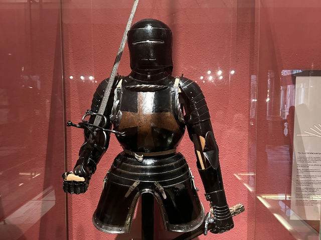 Kelvingrove Art Gallery and Museum: Glasgow's Best Treasure Trove! 🎨🛡️
