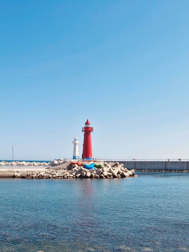 Cheongsapo Twin Lighthouses, Busan: Iconic Beacons of a Charming Fishing Village