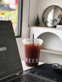🌿 REEN คาเฟ่นั่งทำงาน สายมินิมอล หน้า รพ.ลานนา
