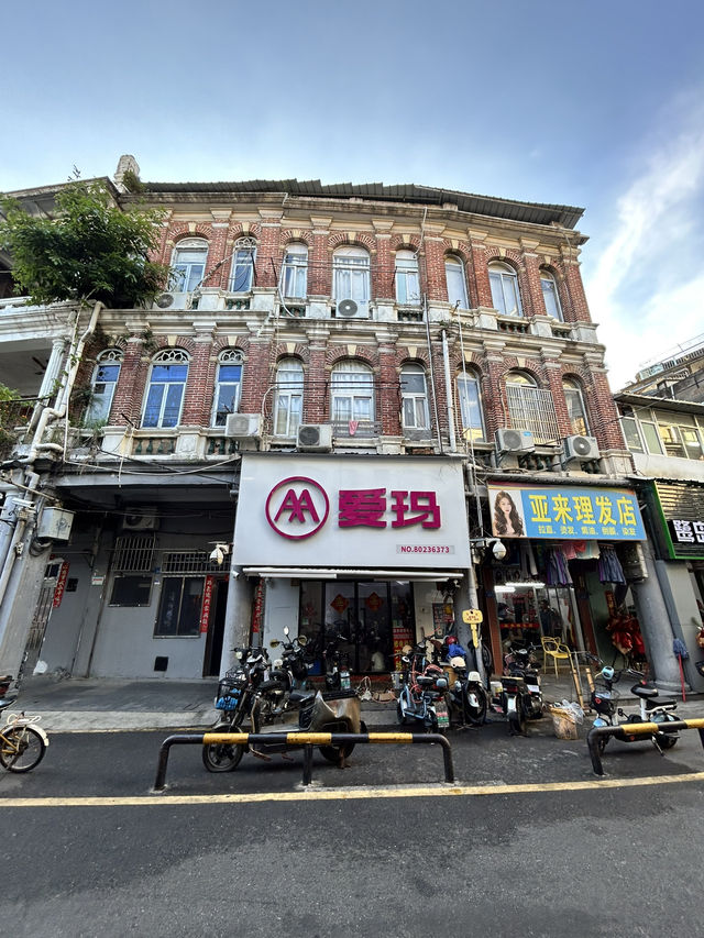Seafood, Snacks & Street Vibes: Exploring Xiamen’s Eighth Market!