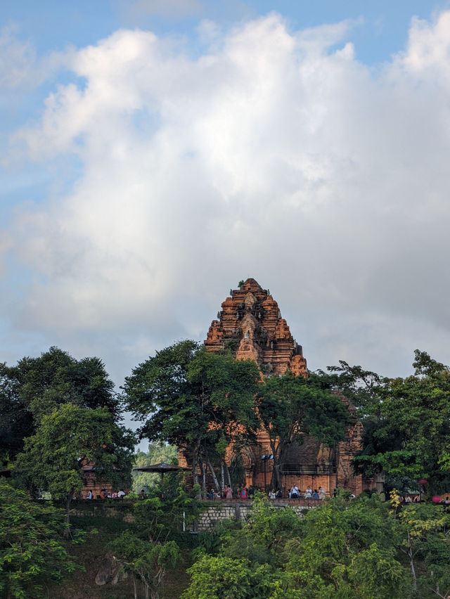 🇻🇳 Cham Towers Po Nagar: A Greeting from Ancient Times in Nha Trang! 🗿