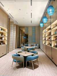 Brew & Bar Pattaya เป็นคาเฟ่และบาร์บรรยากาศสบายๆ 