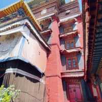 🌄 「扎什倫布寺短評：後藏聖地的信仰與藝術瑰寶」